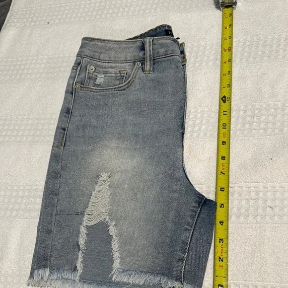 Fashion Nova Distressed Jean Shorts - Picture 4 of 6